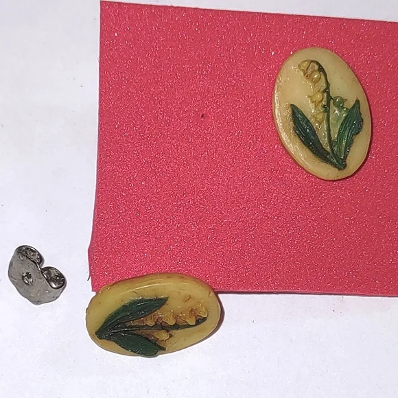 Lily Of The Valley Resin Earrings - Picture 11 of 11